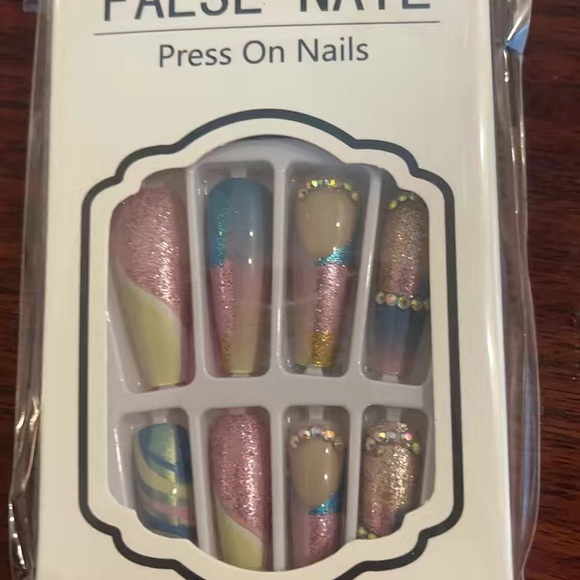 NWT 24 Piece Press-On Nails - Picture 12 of 12